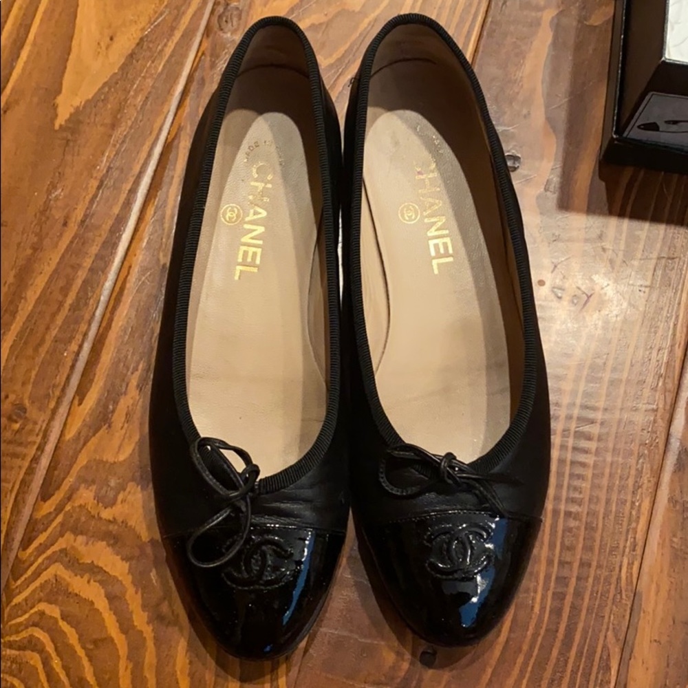 Chanel BALLERINES flats in black (Noir). Used 39